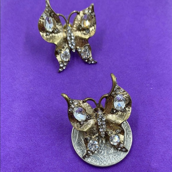 💛 Elegant Gold Tone Butterfly Earrings - Picture 5 of 6